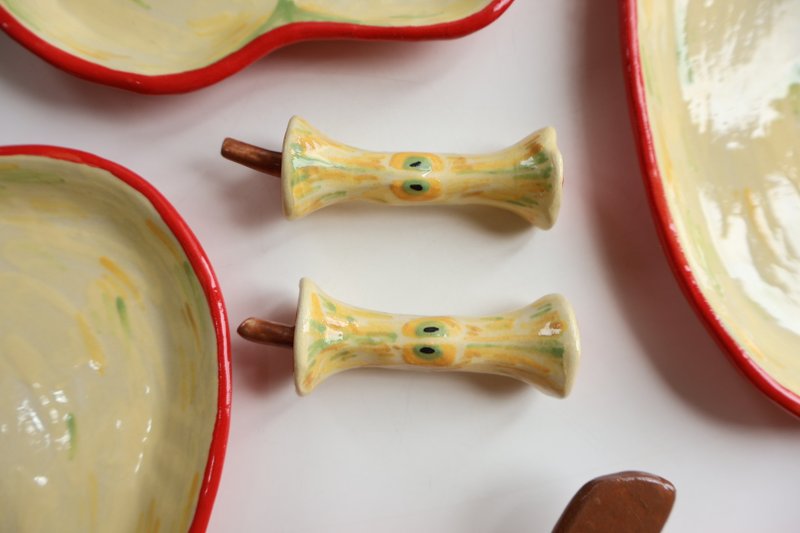 apple core (chopstick rest) - 其他 - 陶 紅色
