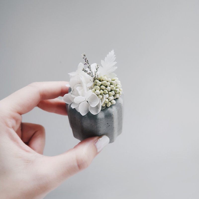 CANELÉ French Canelle | Confessional poetry・Dry and non-withering Cement dessert diffuser decoration - Dried Flowers & Bouquets - Cement White
