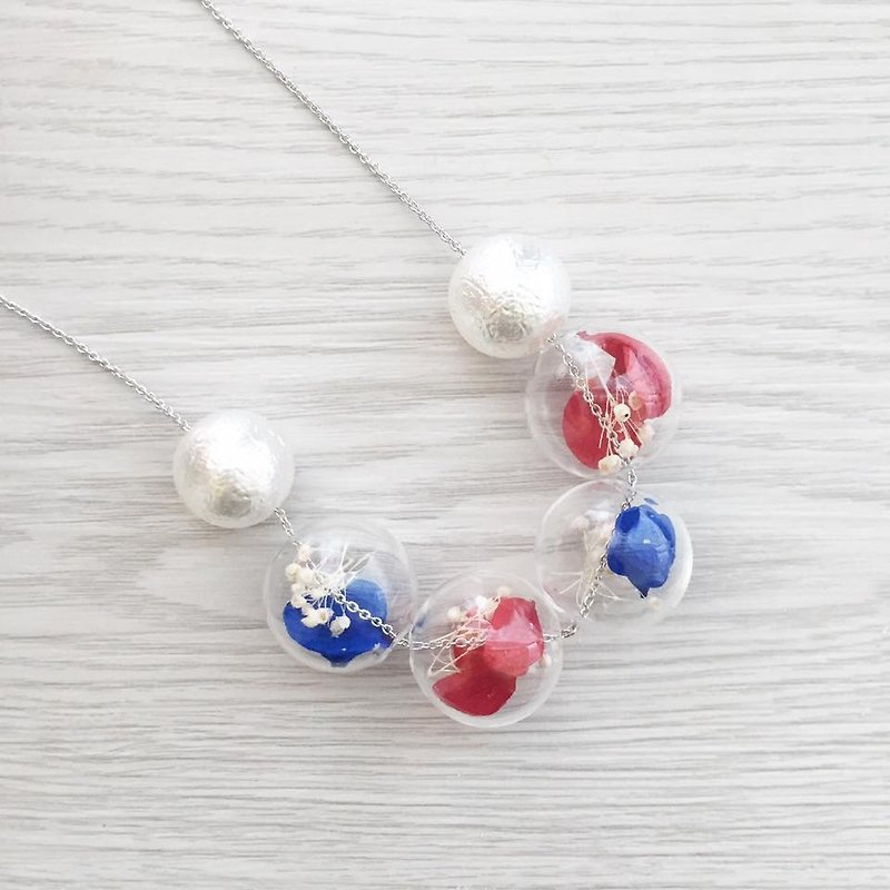 LaPerle sapphire blue bright red flowers and flowers do not wither geometric glass beads transparent bubble bead necklace necklace necklace necklace birthday gift Preserved Flower Necklace - สร้อยติดคอ - แก้ว สีแดง