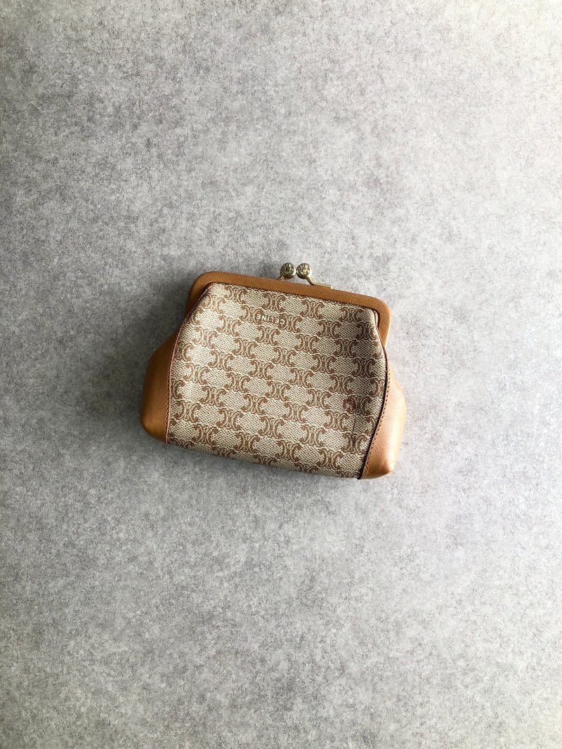 【 日本直送　名牌中古包 】CELINE セリーヌ マカダム 財布 ベージュ PVC レザー がま口 コインケース vintage ヴィンテージ 4zp4nm - 零錢包/小錢包 - 防水材質 咖啡色
