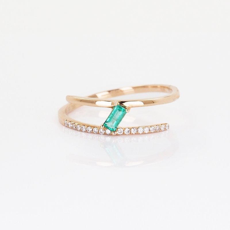Emerald Candy and Diamond Swirl Ring in 18K Gold Made in Japan
