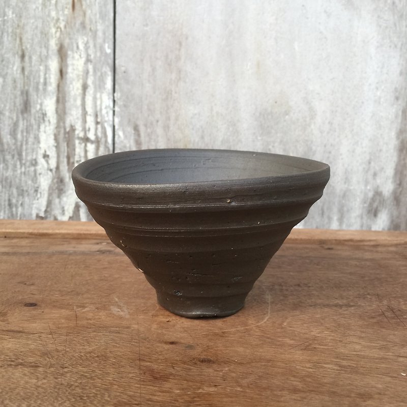 Mr. Song [a public wall was dug a hole] - Bowls - Pottery Black