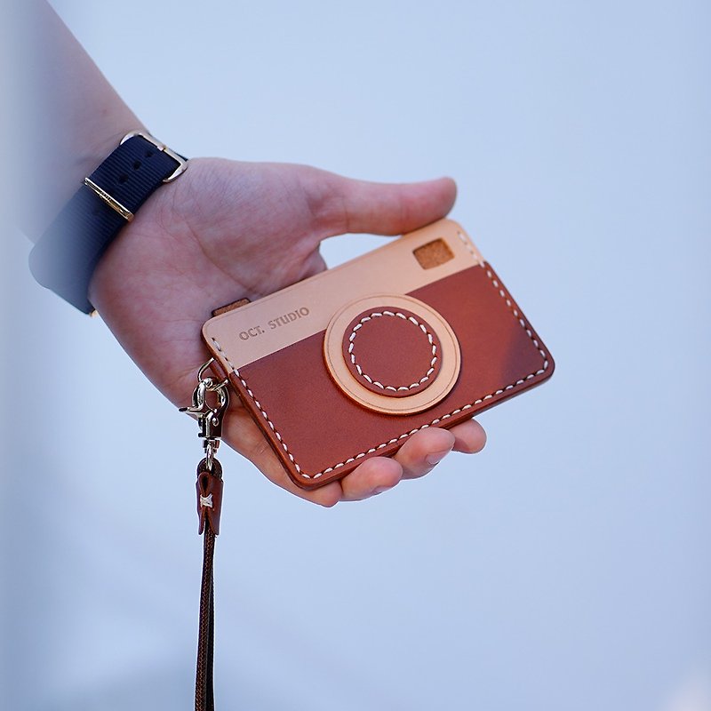 Camera card holder hand-made cowhide card holder Italian vegetable tanned leather custom lettering - ID & Badge Holders - Genuine Leather 