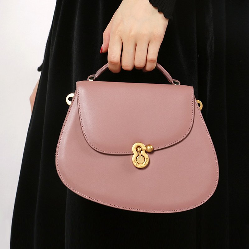 The taro color is a little bit cute, and the cute cross-body big-name wind wild ins big crooked saddle bag - กระเป๋าถือ - หนังแท้ 