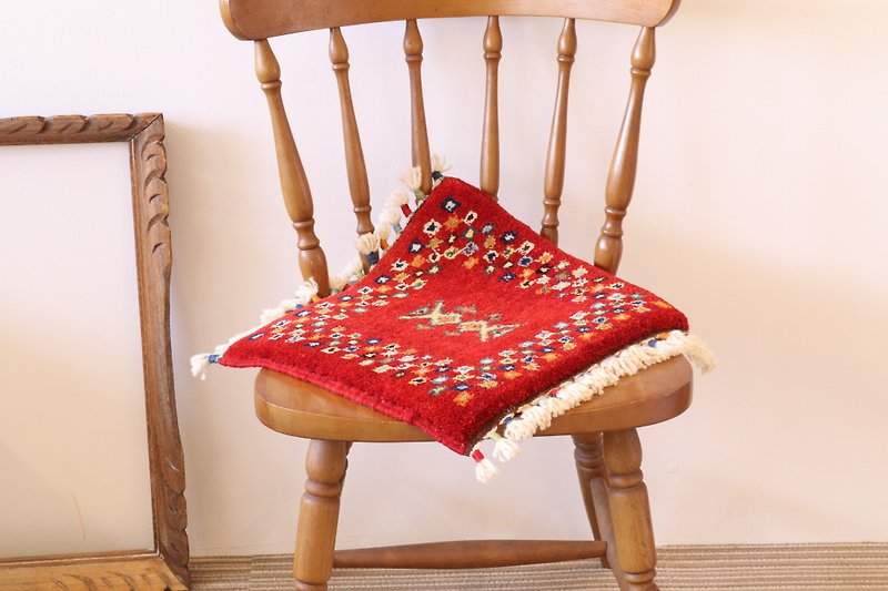 Hand-woven carpet Cushion size Red Handmade wool Plant dyeing 38 × 31cm NEW design!