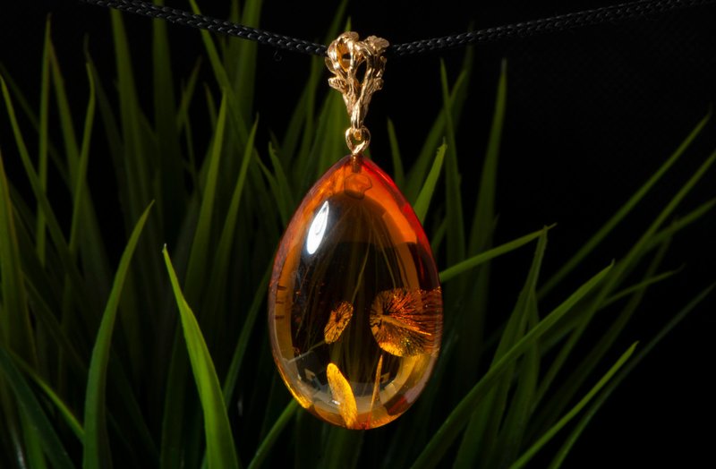 Elegant Baltic Amber Sparkling Honey-Cognac Pendant Jewelry - สร้อยคอ - เครื่องประดับพลอย สีทอง