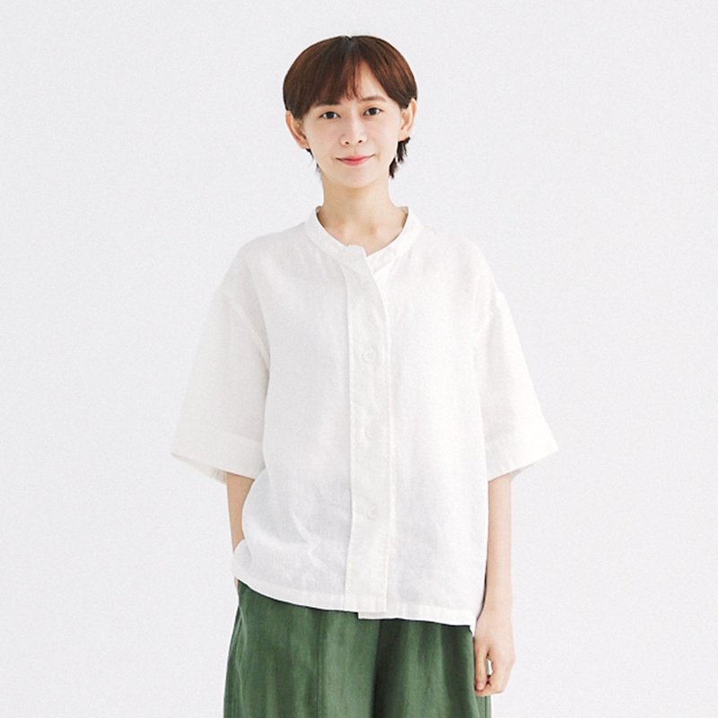 【Simply Yours】Linen short-sleeved shirt.White F - Women's Shirts - Cotton & Hemp White