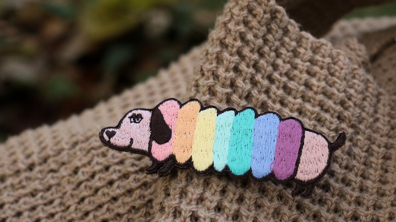 Rainbow Jeep Dog Embroidery Pin // Add-on knitting eco-friendly - กระเป๋าถือ - ผ้าฝ้าย/ผ้าลินิน หลากหลายสี