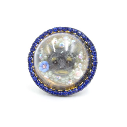 TIMBEE LO shop 史立莎小狗玻璃罩戒指 綴施華洛世奇水晶繞邊 珍珠陶瓷花裝飾
