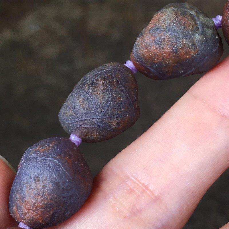 【Lost and find】Special variety of natural rough stone red belt violet wool Gobi agate - Bracelets - Gemstone Purple