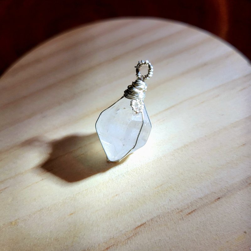 • Warm and moist • Minimalist wire-wound water-washed Shining × double-pointed crystal Shining crystal raw ore pendant - Necklaces - Crystal White