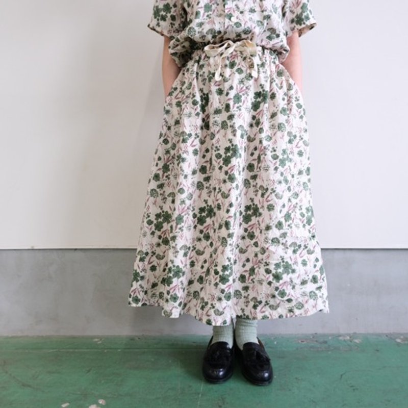 "We can tailor it for you♪" Linen skirt "green flowers" - กระโปรง - ผ้าฝ้าย/ผ้าลินิน 