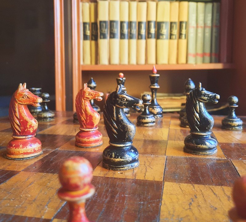 Old Soviet chess & checkers set 1940s – red black wooden chess pieces vintage - 桌遊/卡牌 - 木頭 