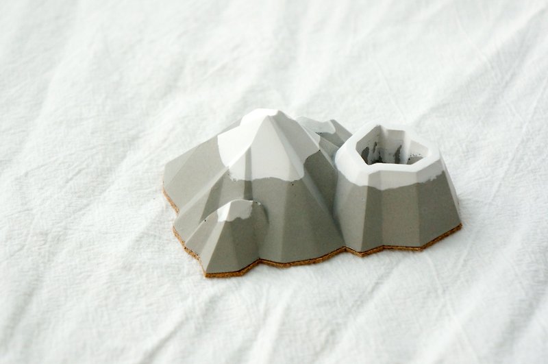Volcanic Cement| Plant pot / incense holder / diffuser Stone/ ring holder (designed and made in Taiwan) - Plants - Cement Silver