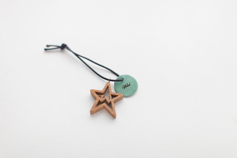 客製禮物原木手工製作星星造型皮革刻字 吊飾/項鍊 - 項鍊 - 真皮 綠色