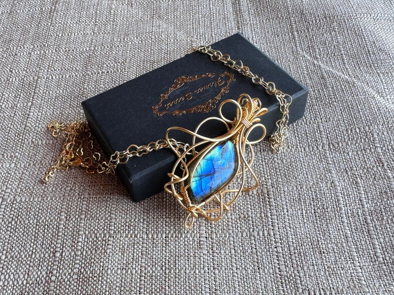 230232 wire wrapping labradorite copper Bronze wrapping pendant - สร้อยคอ - ทองแดงทองเหลือง สีน้ำเงิน