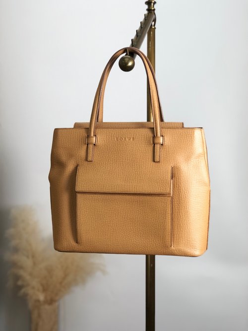 【LOEWE】ハンドバッグ　ロゴ型押し　レザー　キャメル LOEWE】ハンドバッグ ロゴ型押し レザー キャメル