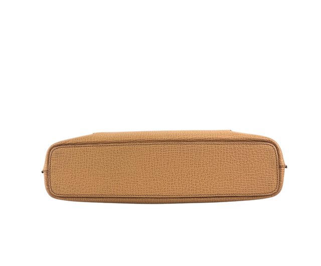 【LOEWE】ハンドバッグ　ロゴ型押し　レザー　キャメル LOEWE】トートバッグ ロゴ型押し レザー キャメル 肩かけ A4