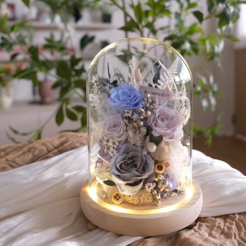 Long glass shade night light light gray, blue and purple eternal flower glass shade - ช่อดอกไม้แห้ง - พืช/ดอกไม้ สีน้ำเงิน