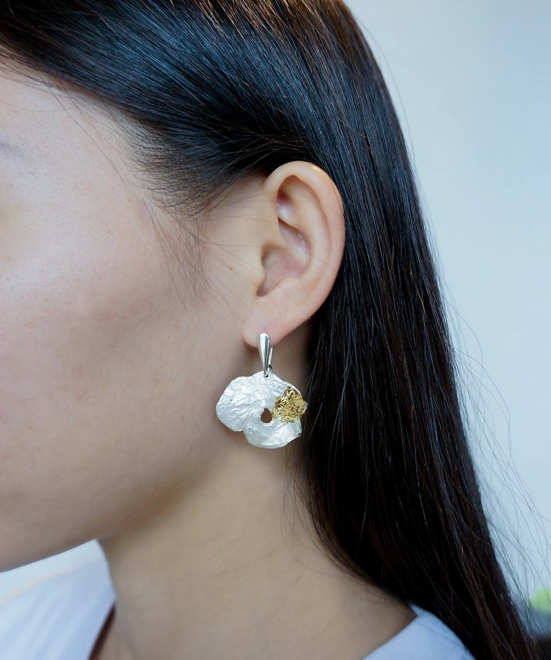 Sterling silver earrings, plant ear hooks, fruit shell texture gold leaf - ต่างหู - เงินแท้ สีเหลือง