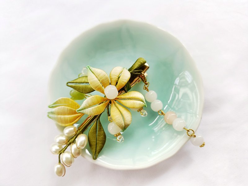 Kikujiro's summer flower entangled antique style hairpin hair accessories handmade jewelry - Hair Accessories - Thread Yellow