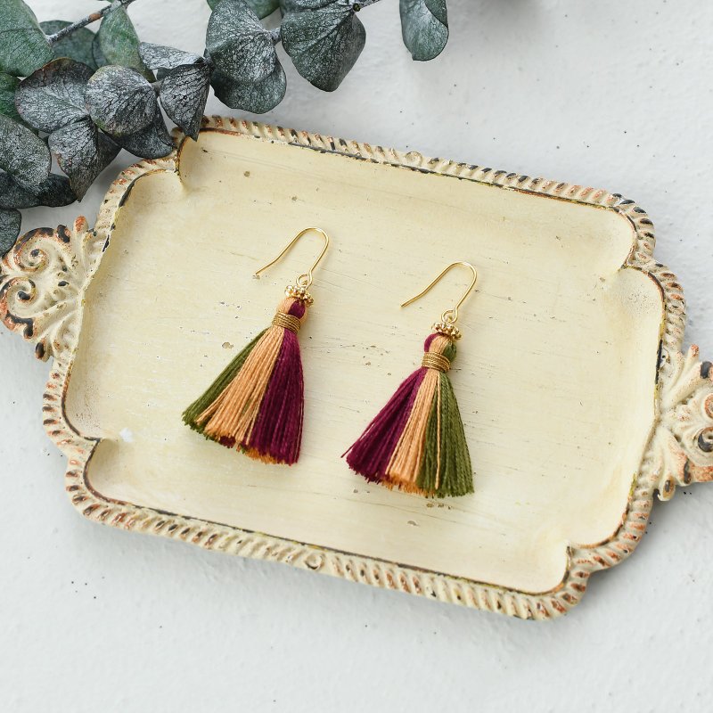 Tassel Pierced earrings / Autumn colors - ต่างหู - วัสดุอื่นๆ สีแดง