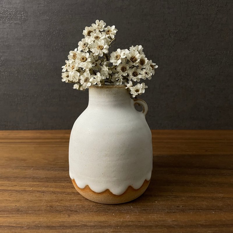 [Komaru flower pot] Chubby skirt with cream glaze small flower pot and vase - Pottery & Ceramics - Pottery White