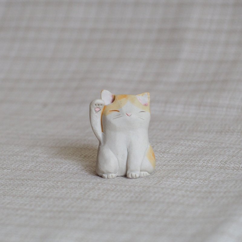Orange ears ceramic Maneki Neko beckoning cat - 擺飾/家飾品 - 陶 橘色