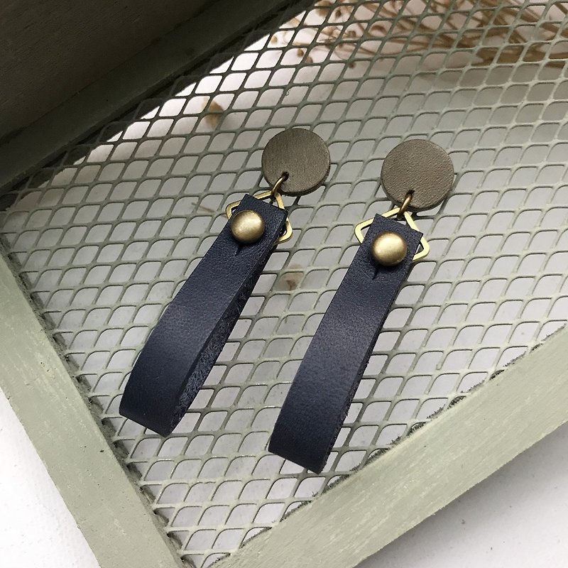 Leather Earrings_Auricular Needle_Round Strap with No.1 Works_Gray White with Deep Blue_Leather Earring - ต่างหู - หนังแท้ หลากหลายสี