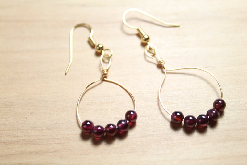 Wire garnet earrings can be clip-type large fruit string - Earrings & Clip-ons - Gemstone Red