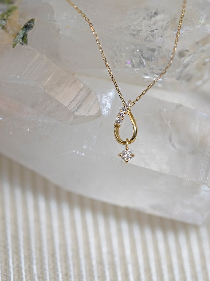 The Water Droplet Diamond Necklace in 18K Gold Made in Japan