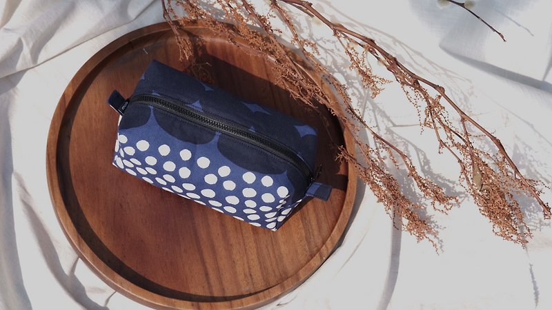 【Cosmetic bag/pencil case/universal bag】Strictly selected Finnish fabrics for the Large Magellanic Galaxy - กระเป๋าเครื่องสำอาง - ผ้าฝ้าย/ผ้าลินิน 