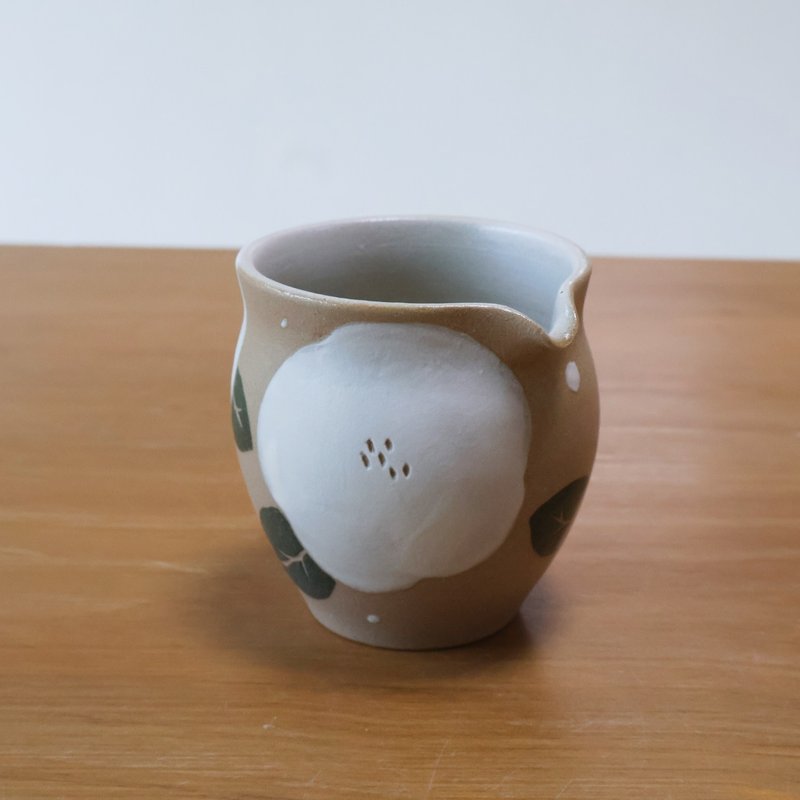 山茶花 手工陶茶海 - 咖啡杯/馬克杯 - 陶 卡其色