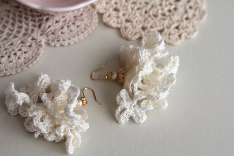 Floral Earrings , Flower Earrings , Artificial Flower Earrings , Jewellery  - ต่างหู - พืช/ดอกไม้ ขาว
