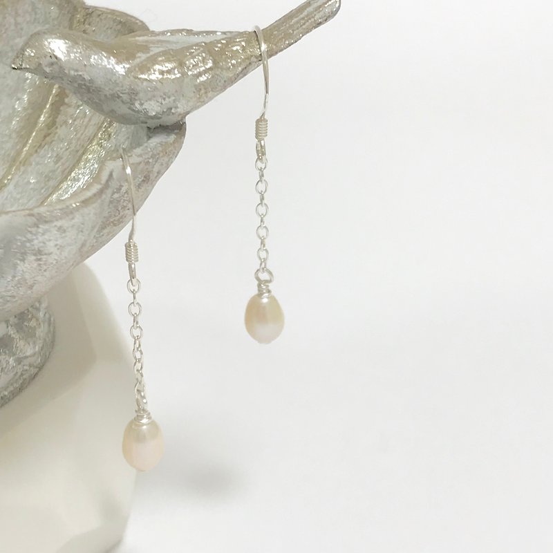 925silver Dangling freshwater pearl earring - Earrings & Clip-ons - Pearl Silver