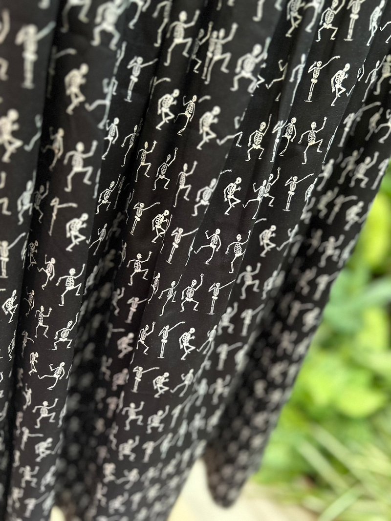 【受注制作】 dancing skeleton skirt  USAcotton 日本製 輸入生地 Free size - 裙子/長裙 - 棉．麻 黑色