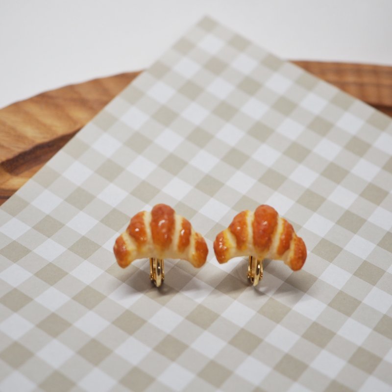 croissant earrings(M-size) - ต่างหู - ดินเหนียว สีนำ้ตาล