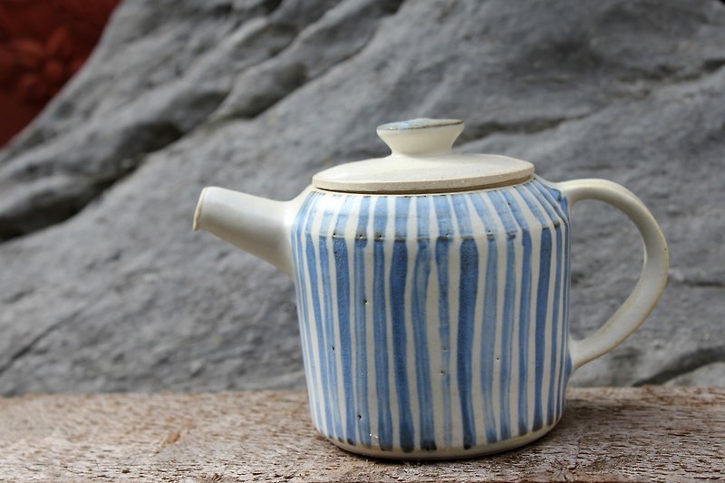 粉彩系列-手拉坏藍色條紋茶壺  茶具 壺 茶席 獨一無二 線條 - 茶具/茶杯 - 陶 藍色