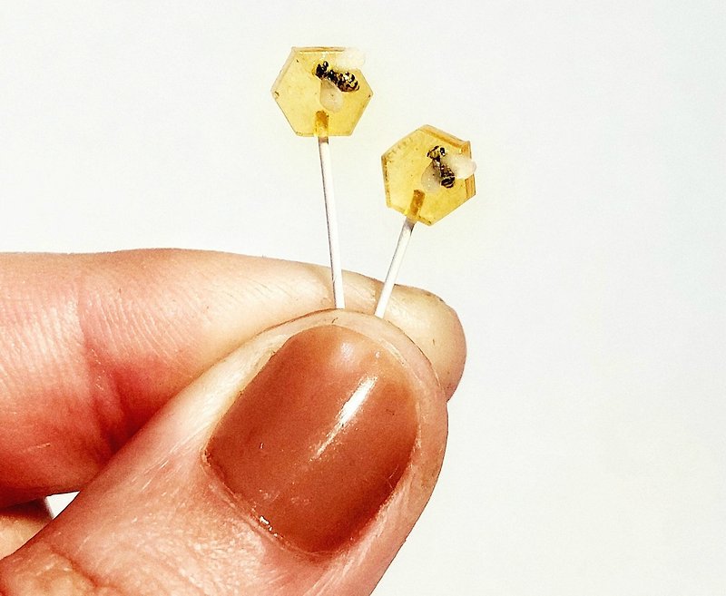 Dollhouse miniature 1:12 honey lollipops (1 piece)