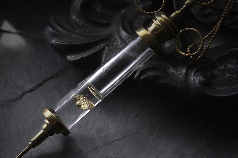 Syringe with Fly Necklace by Defy. - 項鍊 - 其他金屬 