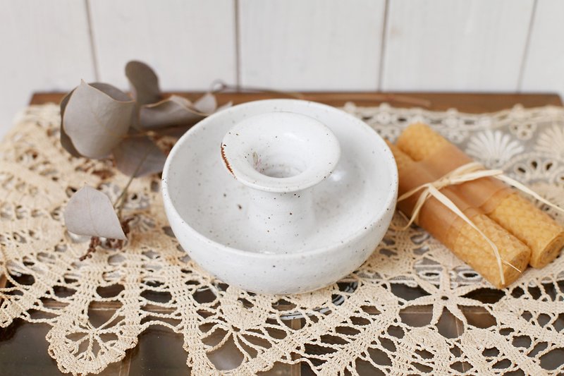 [Good day fetish] Germany vintage hand made pottery candlestick. Decoration. Flower - Candles & Candle Holders - Pottery White