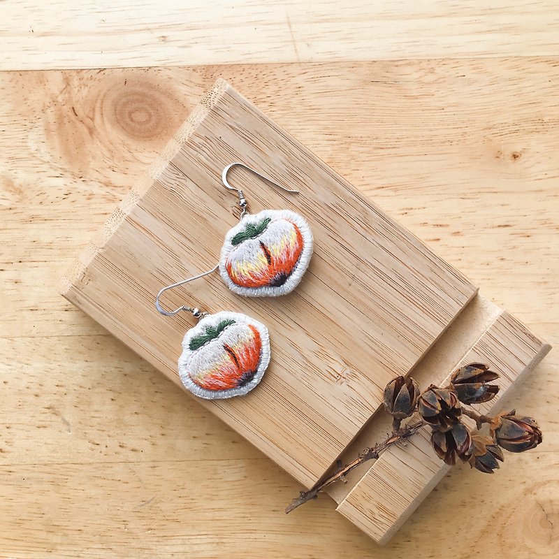 Chuenchom hand embroidery Peach earrings - 耳環/耳夾 - 棉．麻 橘色