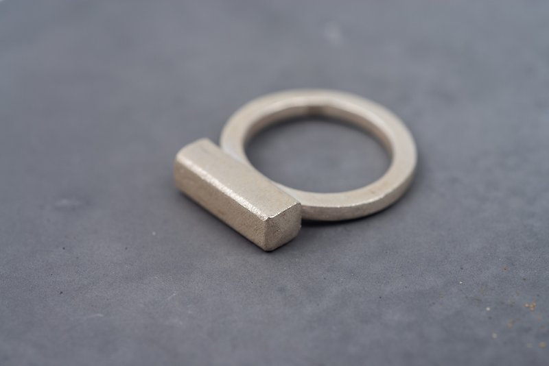 Silver horizontal bar ring (STR11)