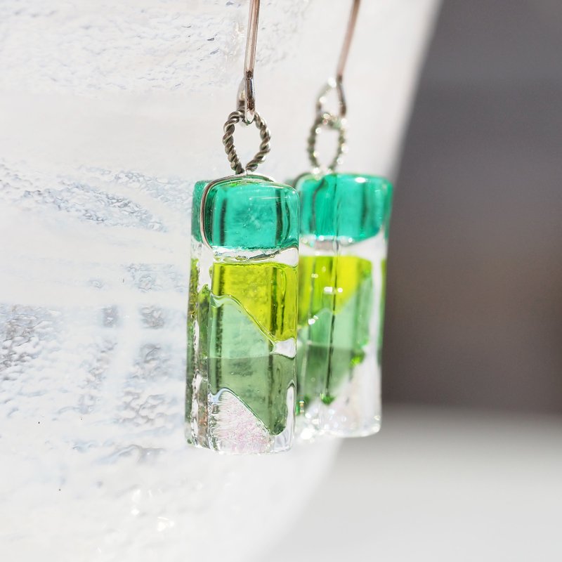 カクテルガラス(かくてる【エメラルド】)ピアス/イヤリング【金具選べます】【受注制作】 - 耳環/耳夾/耳骨夾 - 玻璃 綠色