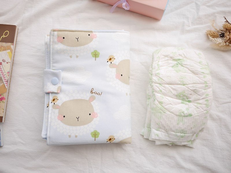Outgoing waterproof diaper pad-can fit about 2 diapers blue sheep - แผ่นรองคลาน - ผ้าฝ้าย/ผ้าลินิน สีน้ำเงิน