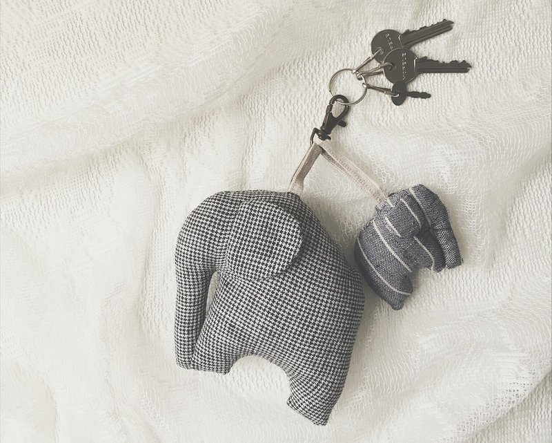 Elephant Keycharm Elephant Keychain Gift Animal Lover - 鑰匙圈/鑰匙包 - 棉．麻 黑色