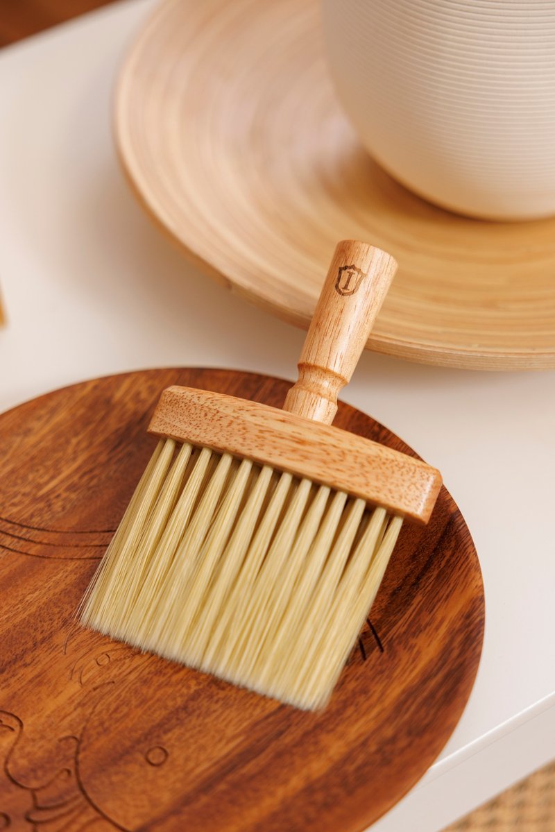 Beech Wood Table Small Broom - เฟอร์นิเจอร์อื่น ๆ - ไม้ สีทอง