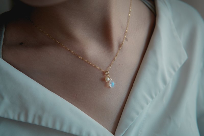 SV925/14KGF Genuine Rainbow Moonstone & Pearl Necklace, June Birthstone - สร้อยคอ - คริสตัล หลากหลายสี