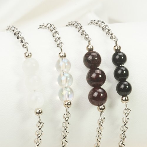 Sense Jewel Bracelet with 3 auspicious Stone, stainless steel chain, miniature Kochakrit chain pattern, enhancing auspiciousness.