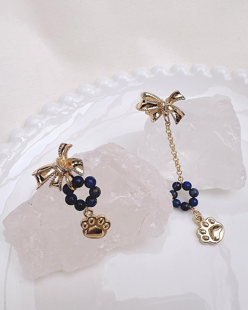 C&W three-dimensional elegant bow asymmetrical Stone cute kitten paw s925 earrings - ต่างหู - หยก สีทอง
